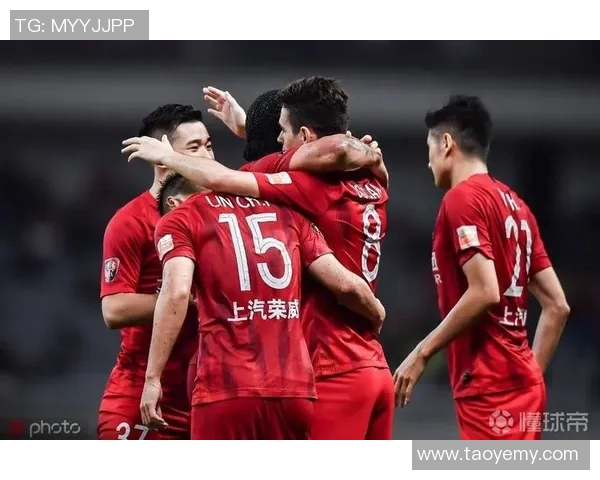 恒大队与上港队激战正酣谁将赢得中超巅峰对决的荣耀与未来